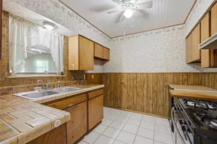 4137 Hiland Dr, Beverly Hills, TX 76711 - Photo 4