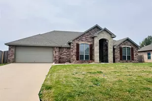 802 Wandering Ct, Granbury, TX 76049 - Photo 2