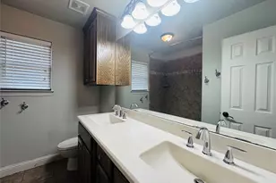 802 Wandering Ct, Granbury, TX 76049 - Photo 14