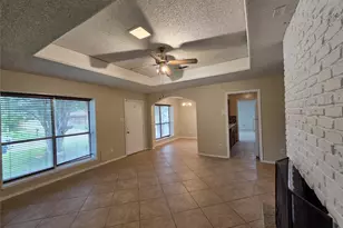 1613 S Bent Tree Trail, Grand Prairie, TX 75052 - Photo 4