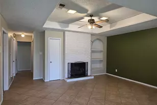 1613 S Bent Tree Trail, Grand Prairie, TX 75052 - Photo 2