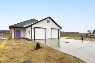 1020 Burnett Blvd, Alvarado, TX 76009 - Photo 2
