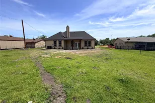 302 E Travis St, Leonard, TX 75452 - Photo 4