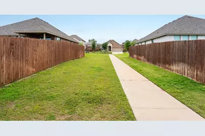 1715 Swale Lane, Granbury, TX 76049 - Photo 34