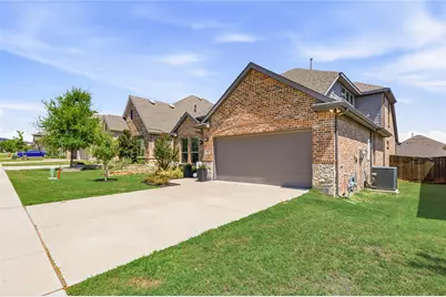 4727 Bluffview Drive, Haltom City, TX 76137 - Photo 6