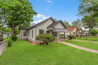 2404 Gould Avenue, Fort Worth, TX 76164 - Photo 2