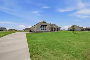 146 Aurora Ave, Valley View, TX 76272 - Photo 4