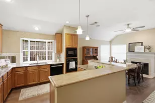 2638 Hidden Ridge Dr, Arlington, TX 76006 - Photo 10