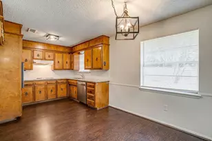 232 Linda Dr, Burleson, TX 76028 - Photo 8