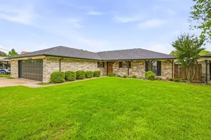 3702 Lake Vista Ct, Granbury, TX 76049 - Photo 2
