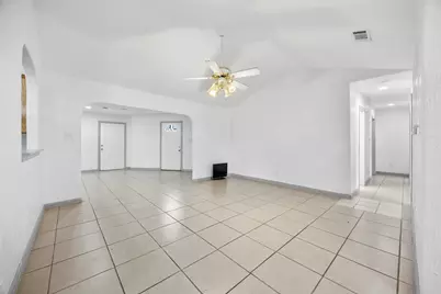 5848 Keeneland Parkway, Dallas, TX 75211 - Photo 4