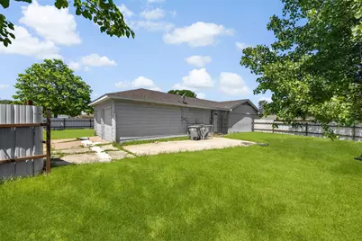 5848 Keeneland Parkway, Dallas, TX 75211 - Photo 24