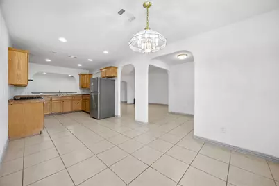 5848 Keeneland Parkway, Dallas, TX 75211 - Photo 8