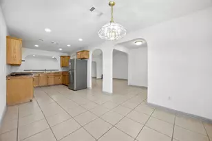 5848 Keeneland Pkwy, Dallas, TX 75211 - Photo 8