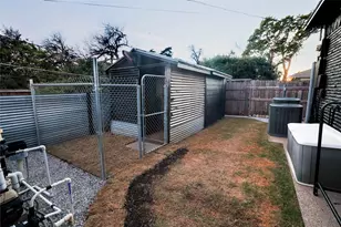 10872 Caprock Cir, Dallas, TX 75218 - Photo 22