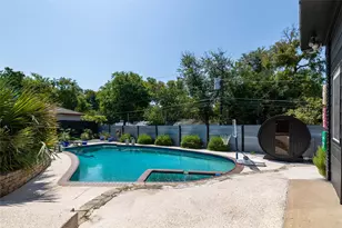 10872 Caprock Cir, Dallas, TX 75218 - Photo 24