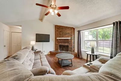 905 Pepperidge Court, Lancaster, TX 75134 - Photo 8