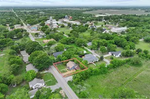 312 E Saunders St, Trenton, TX 75490 - Photo 2