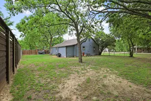312 E Saunders St, Trenton, TX 75490 - Photo 16