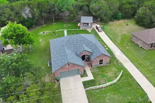 3904 Laramie Trail, Granbury, TX 76048 - Photo 2