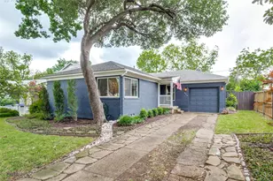 559 Aqua Dr, Dallas, TX 75218 - Photo 2
