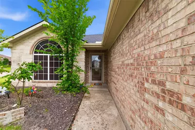 612 Owen Trail, Grand Prairie, TX 75051 - Photo 2
