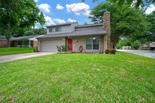 1167 Silver Lake Dr, Grapevine, TX 76051 - Photo 2