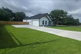 1106 E Sixth St, Springtown, TX 76082 - Photo 2