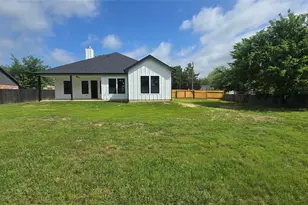 1106 E Sixth St, Springtown, TX 76082 - Photo 28