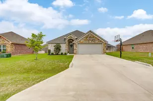 3332 White Horse Dr, Granbury, TX 76049 - Photo 2