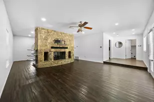 3911 Shady Valley Dr, Arlington, TX 76013 - Photo 4