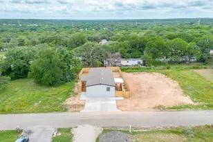 5900 Arrowhead Dr, Granbury, TX 76048 - Photo 2