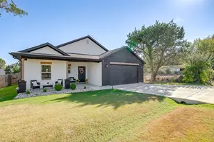 2217 Forest Hill Ln, Granbury, TX 76048 - Photo 2