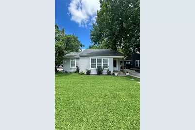 608 W Baldridge Street, Ennis, TX 75119 - Photo 1