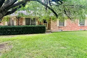 1326 E Sherman Dr, Denton, TX 76209 - Photo 1