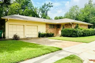 1326 E Sherman Dr, Denton, TX 76209 - Photo 12