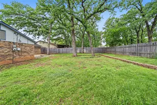 4723 Crest Dr, Arlington, TX 76017 - Photo 26