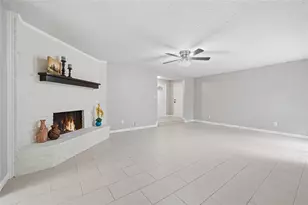 4723 Crest Dr, Arlington, TX 76017 - Photo 6