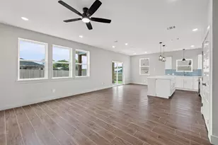 702 Perkins Ct, Granbury, TX 76048 - Photo 4