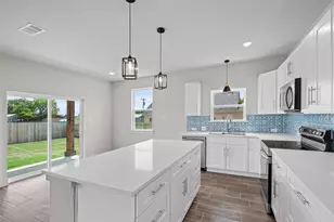 702 Perkins Ct, Granbury, TX 76048 - Photo 6