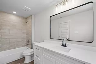 702 Perkins Ct, Granbury, TX 76048 - Photo 10