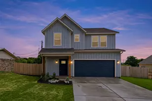 702 Perkins Ct, Granbury, TX 76048 - Photo 1