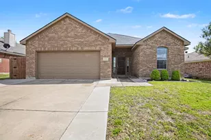 303 Stonegate Blvd, Alvarado, TX 76009 - Photo 2