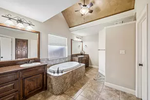 3000 Elkton Dr, Granbury, TX 76049 - Photo 18