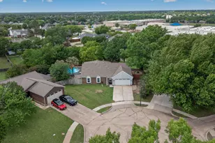 417 Creekmeadow Ln, Lewisville, TX 75067 - Photo 4