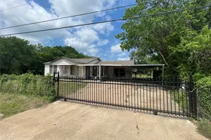 7008 Greenbriar Crescent St, Lake Worth, TX 76135 - Photo 2