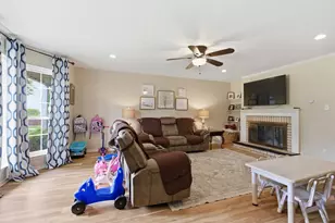 5852 Marina Dr, Garland, TX 75043 - Photo 6