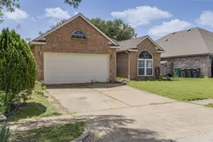 2729 Clovermeadow Dr, Fort Worth, TX 76123 - Photo 2