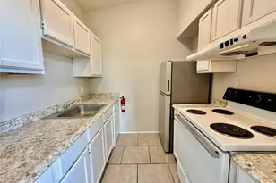701 W Sycamore St, Denton, TX 76201 - Photo 8