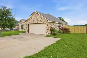 106 Joyce St, Whitney, TX 76692 - Photo 2